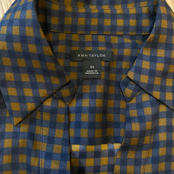 Ann Taylor Navy and Brown Checked Button Down Blouse XS - Picture 11 of 17